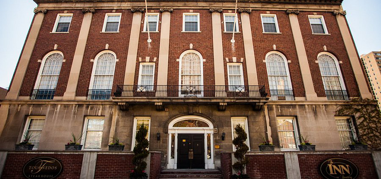 The Inn on Broadway Exterior